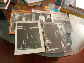 Primer acto. Revista de teatro.