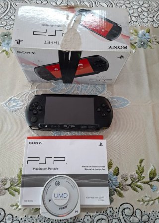 Console Sony PSP 1004 con scatola e gioco
