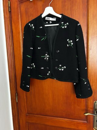Chaqueta Zara bordada flores