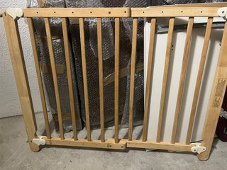 Barrera de madera para bebés