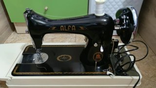 Máquina de coser Alfa clásica