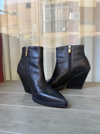 Botines Negros de Piel