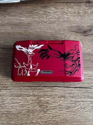 Nintendo DS fat , personificada de pokemon
