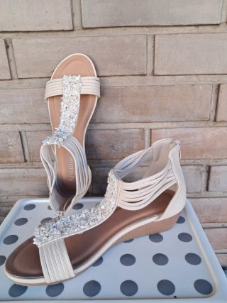 Sandalias Andarina Beige y Plata con Pedrería