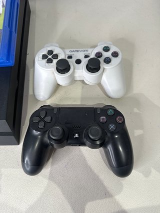 Pacchetto PS3 e PS4 con chitarra