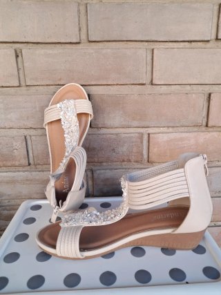 Sandalias Andarina Beige con Plataforma y Pedrería