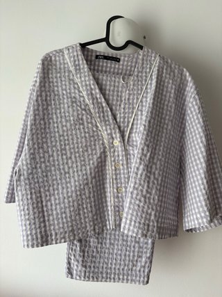 Conjunto cuadros Zara. Top talla L pantalon M