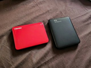 2 HDDs Externos 1TB Toshiba y WD