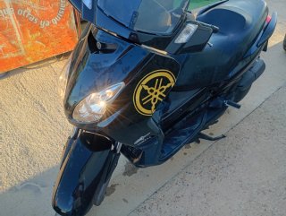 Yamaha Maxi Scooter Negra