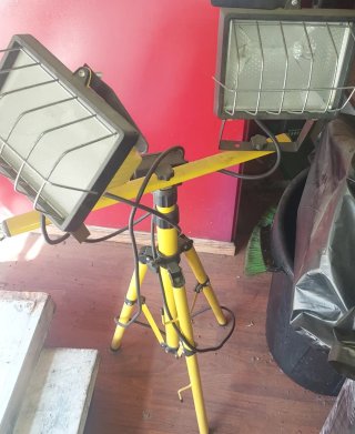 Trípode con Focos de Obra Dobles