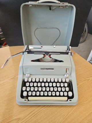 Máquina de escribir Hermes Media 3 Paillard SA