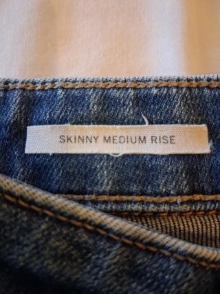 Skinny Jeans + Sudadera NY