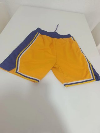 Pantalón deportivo azul y amarillo