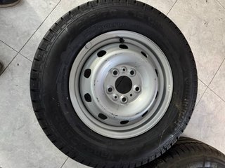 Neumático con Llanta Autocaravana 215/70 R15 CP