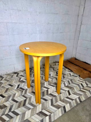 Mesa auxiliar diseño Artek Alvar Aalto
