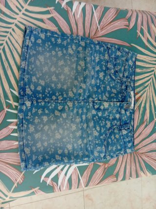 Falda vaquera estampada flores Talla 10