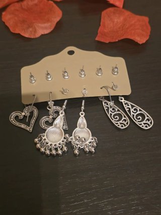 CONJUNTO DE PENDIENTES CON ETIQUETA