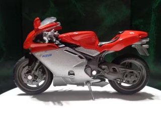 Moto MV Agusta 750 F4 (1/18)