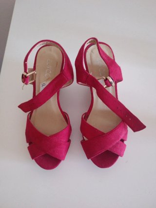 Sandalias de tacón rojas