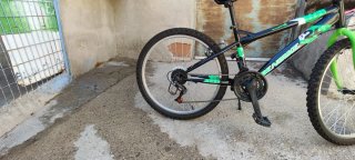 Dos bicicletas de montaña como nuevas