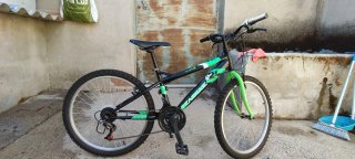 Dos bicicletas de montaña como nuevas