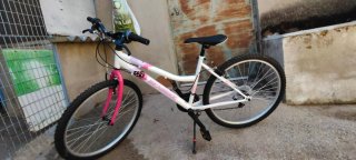 Dos bicicletas de montaña como nuevas