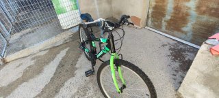 Dos bicicletas de montaña como nuevas