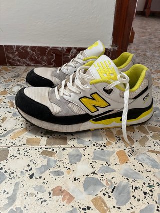 Zapatillas New Balance 530 Blancas y Amarillas