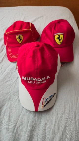 Lote de 3 Gorras Ferrari