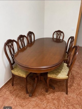 Mesa de comedor de madera con 6 sillas