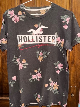 Camiseta Hollister floral Talla M