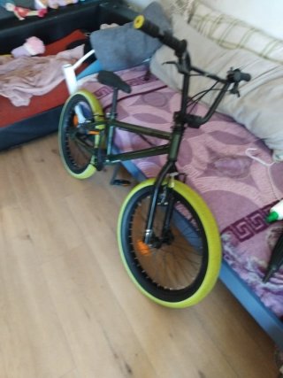 Bicicleta BMX Wide llantas amarillas