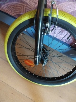Bicicleta BMX Wide llantas amarillas