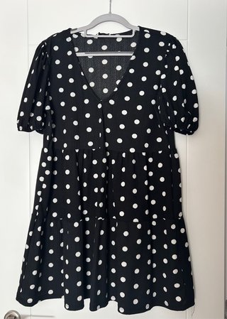 Vestido negro lunares blancos