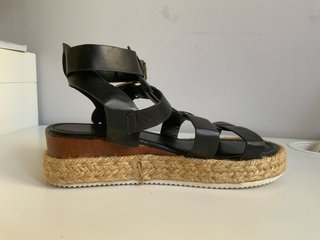 Sandalias Negras con Plataforma