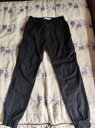 Pantalón cargo negro