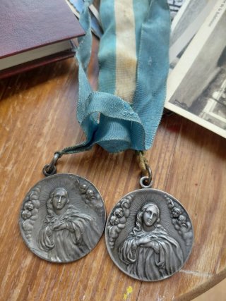 Medallas Asociación Hijas de María Años 20
