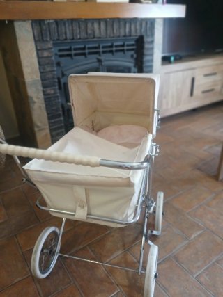 Carrito de muñecas clásico