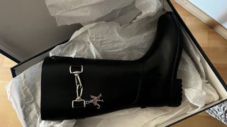 Botas Armani Altas Negras con Detalle Metálico