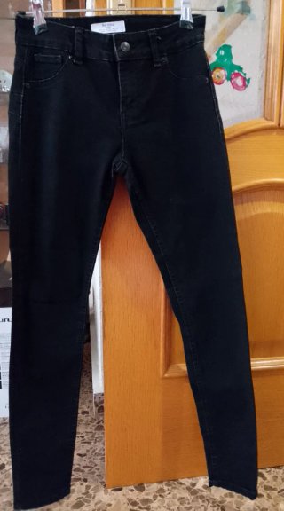 Pantalón vaquero Bershka negro ajustado