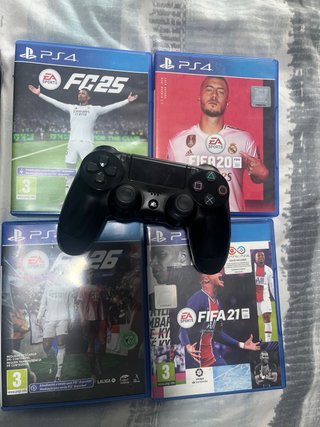 PlayStation 4 (PS4) con mando y 4 juegos
