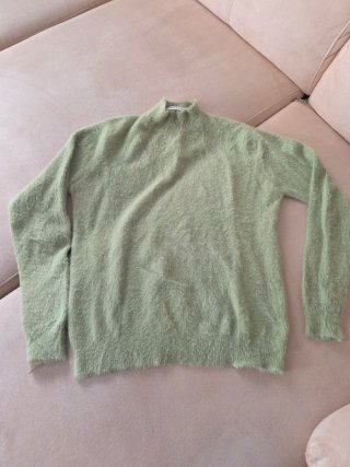 Jersey verde peludo cuello alto