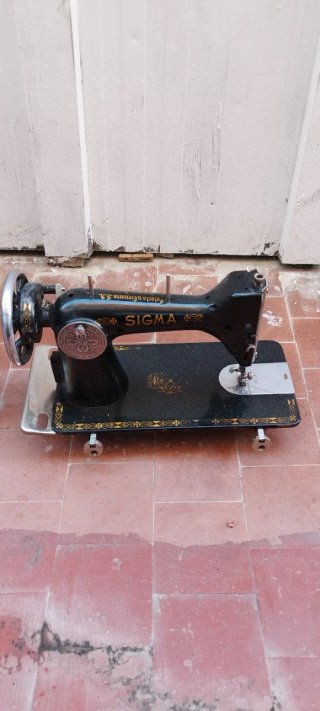Máquina de coser Sigma antigua