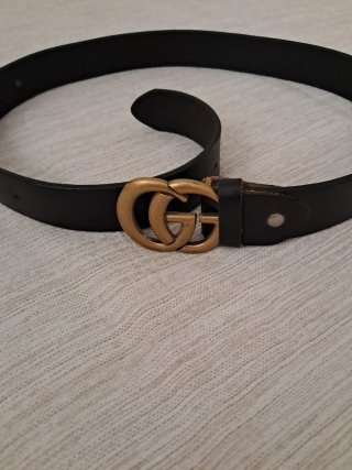 Cinturón Gucci GG Negro y Dorado