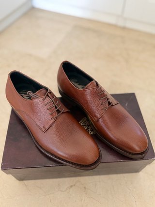 Zapatos de vestir de cuero marrón para hombre