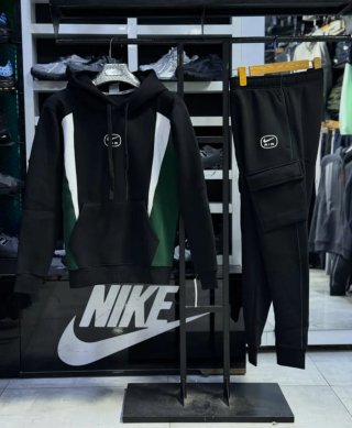 Conjunto Deportivo Nike Air.