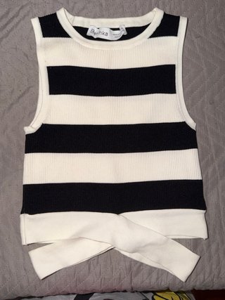 Top Bershka Rayas Blanco y Negro Talla XS
