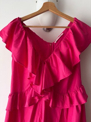 Vestido fucsia con volantes