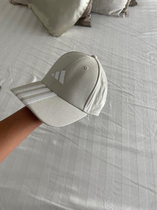 Gorra adidas Beige