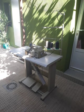 Máquina de coser remalladora industrial